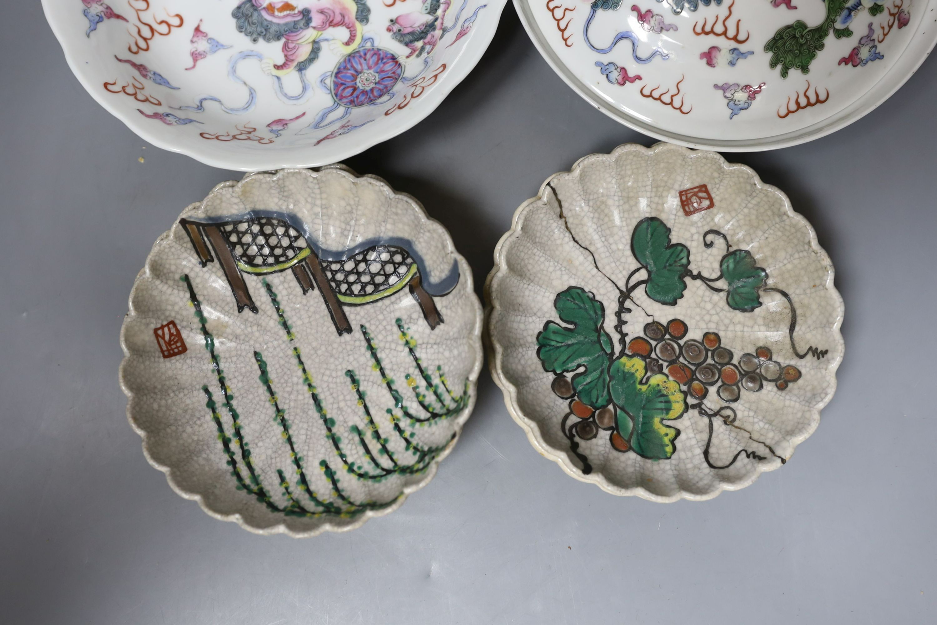 A Chinese dragon pattern dish and cover, together with Japanese dishes (7)